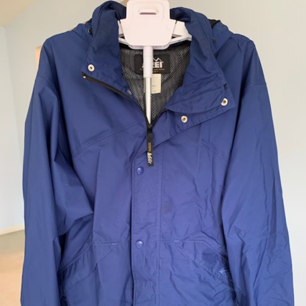 REI Gor-tex Rain Jacket with stow away hood, Mens Large, Blue